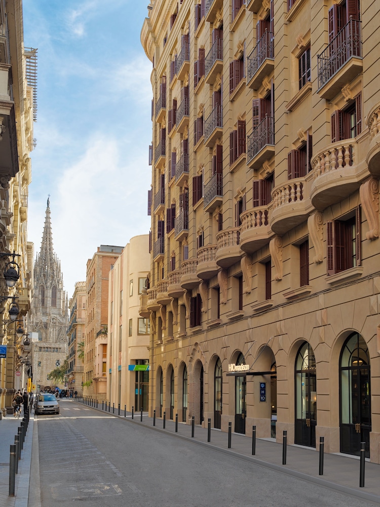 H10 Madison — Hotel building in Barcelona, Catalonia