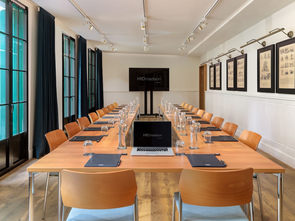 H10 Madison — Hotel building in Barcelona, Catalonia