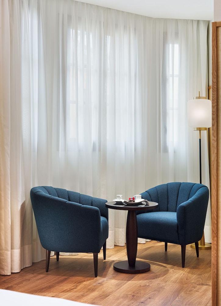 H10 Madison — Hotel rooms in Barcelona, Catalonia