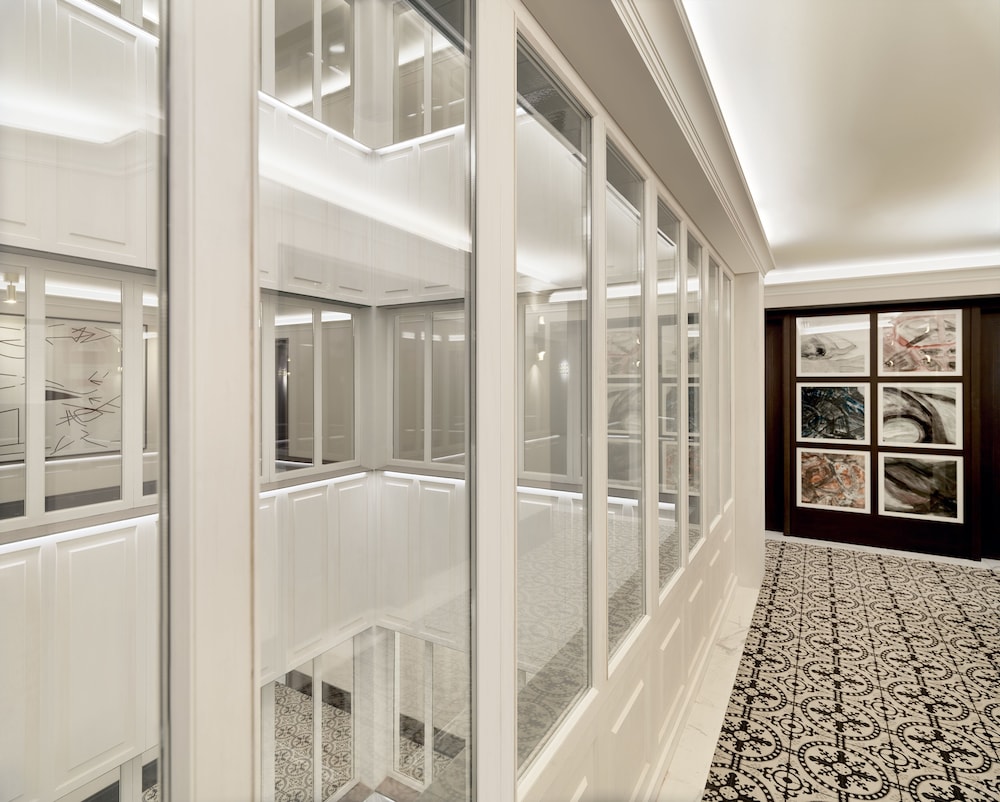 H10 Madison — Hotel building in Barcelona, Catalonia