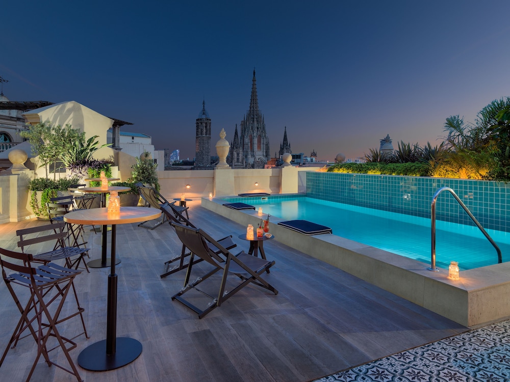 H10 Madison — Swimming pool in Barcelona, Catalonia
