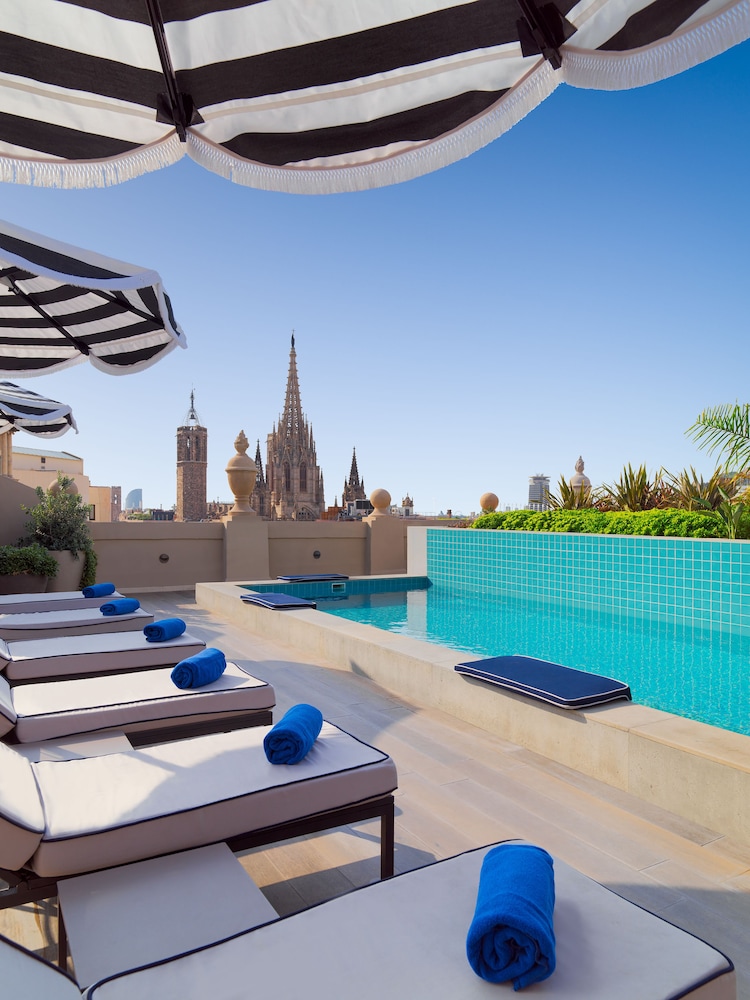 H10 Madison — Swimming pool in Barcelona, Catalonia