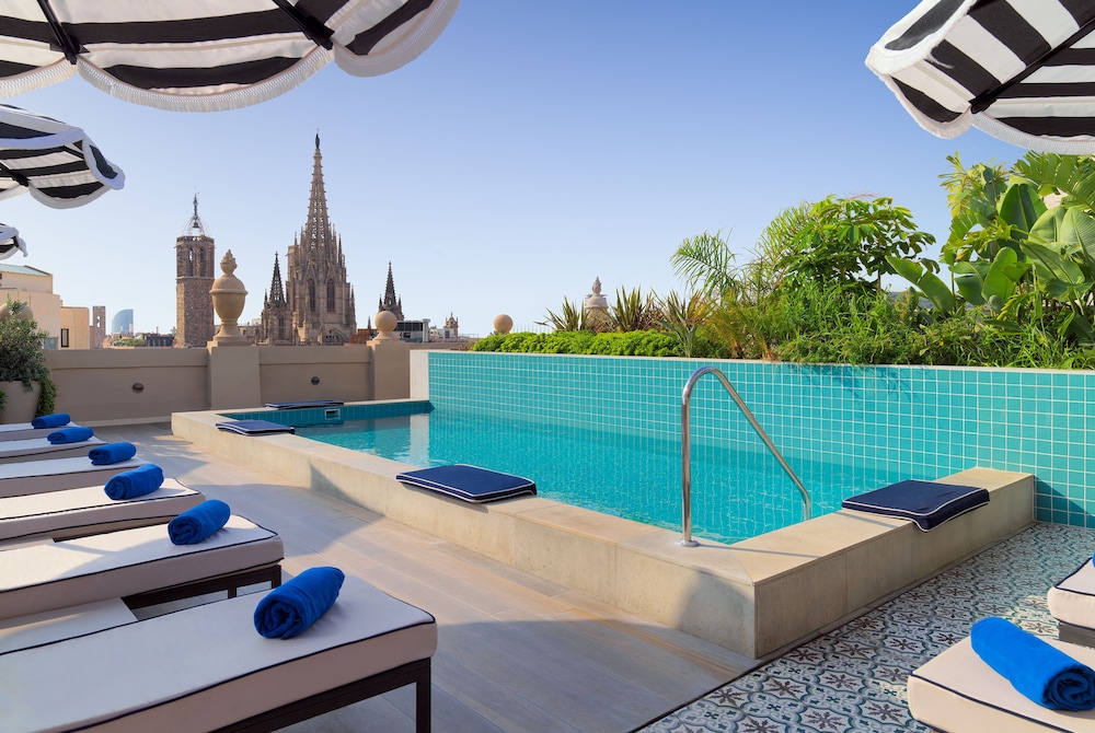 H10 Madison — Swimming pool in Barcelona, Catalonia