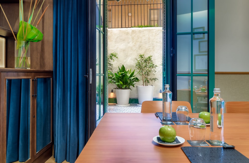 H10 Madison — Restaurant & bars in Barcelona, Catalonia