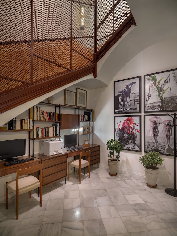 H10 Madison — Hotel building in Barcelona, Catalonia