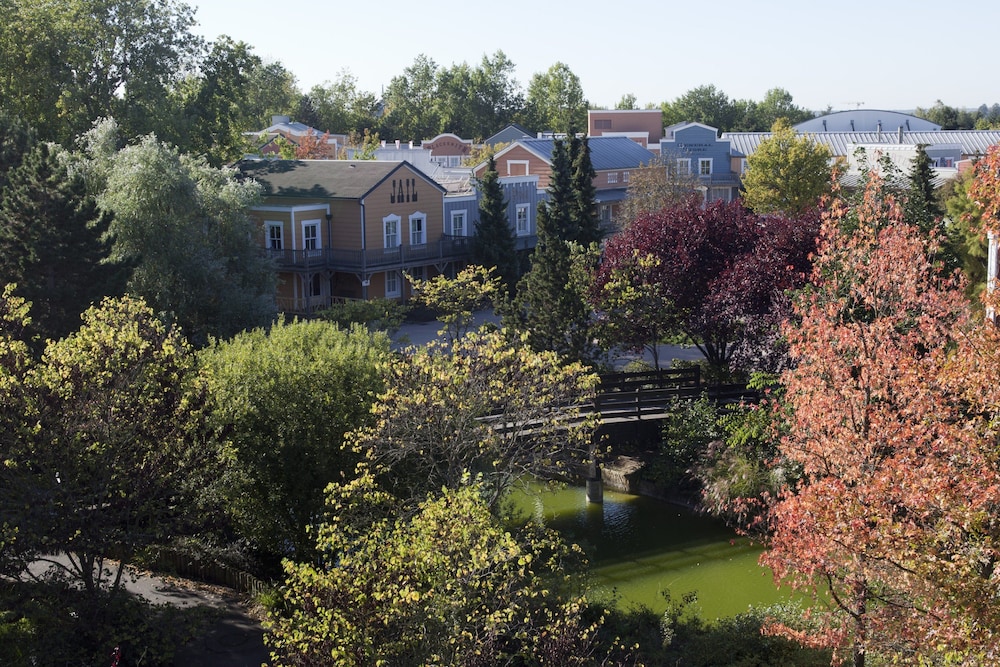 Disney Hotel Cheyenne — Attractions in the area in Disneyland Paris, Ile-de-France