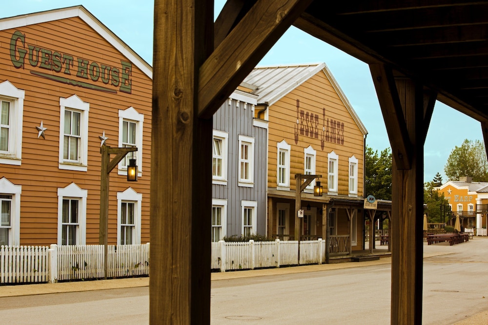 Disney Hotel Cheyenne — Attractions in the area in Disneyland Paris, Ile-de-France