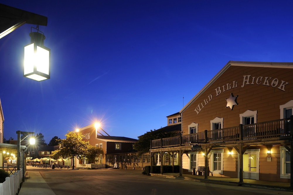 Disney Hotel Cheyenne — Hotel building in Disneyland Paris, Ile-de-France
