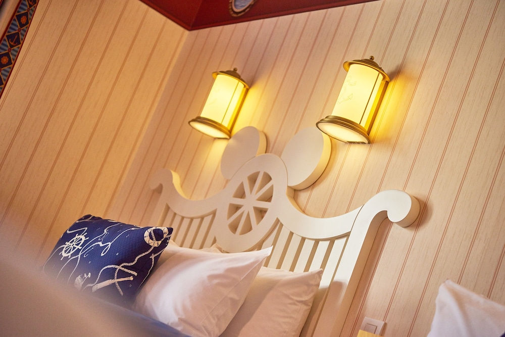 Disney Newport Bay Club — Hotel rooms in Disneyland Paris, Ile-de-France
