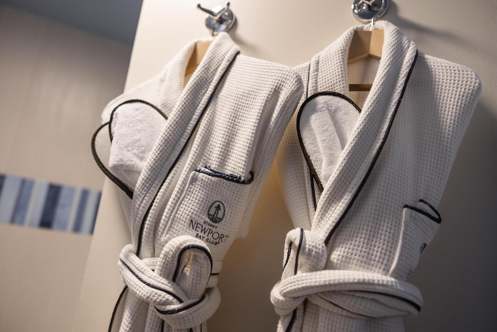 Disney Newport Bay Club — Hotel rooms in Disneyland Paris, Ile-de-France