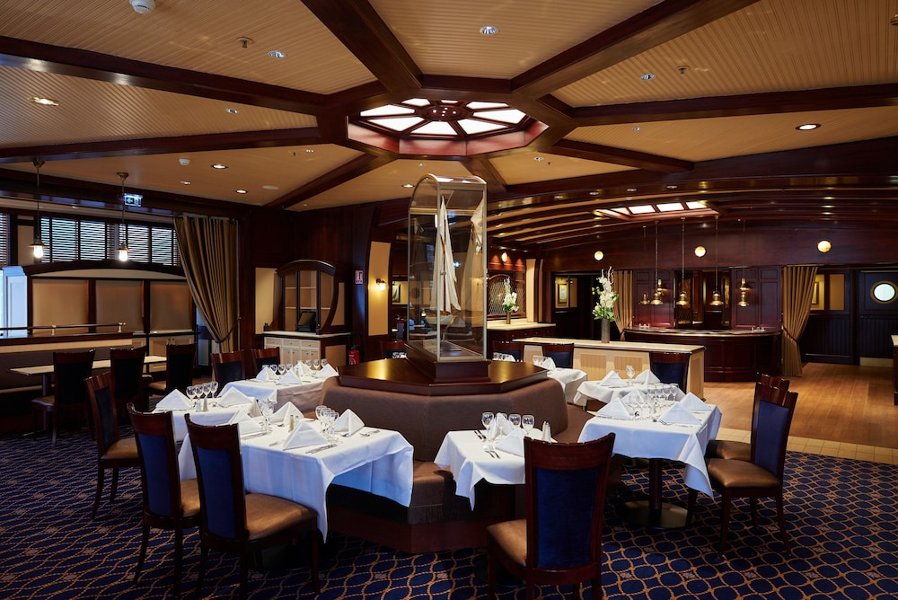 Disney Newport Bay Club — Restaurant & bars in Disneyland Paris, Ile-de-France