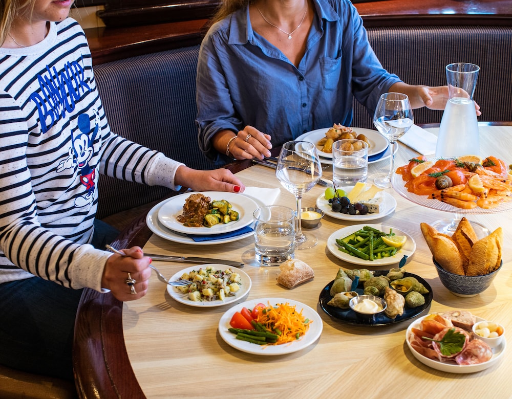 Disney Newport Bay Club — Restaurant & bars in Disneyland Paris, Ile-de-France