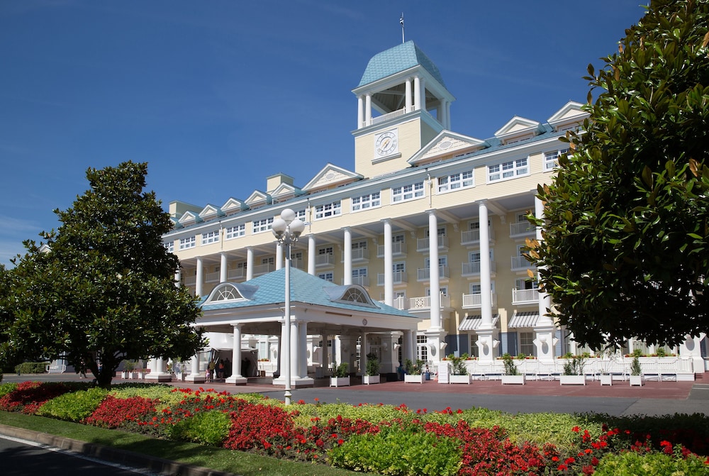 Disney Newport Bay Club — Hotel building in Disneyland Paris, Ile-de-France