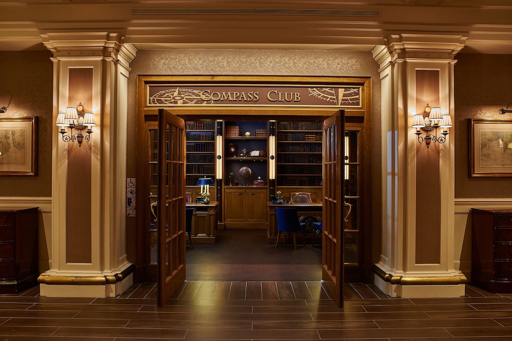 Disney Newport Bay Club — Restaurant & bars in Disneyland Paris, Ile-de-France