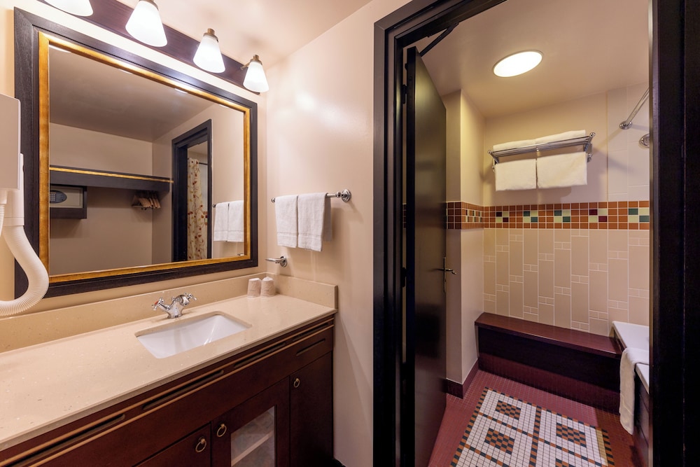 Disney Sequoia Lodge — Hotel rooms in Disneyland Paris, Ile-de-France
