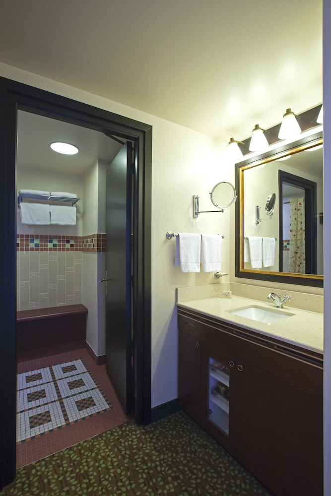 Disney Sequoia Lodge — Hotel rooms in Disneyland Paris, Ile-de-France