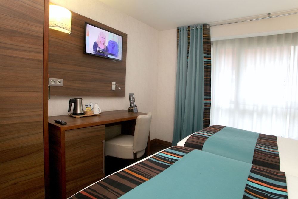 Holiday Inn Paris - Montmartre by IHG — Hotel rooms in Paris, Ile-de-France
