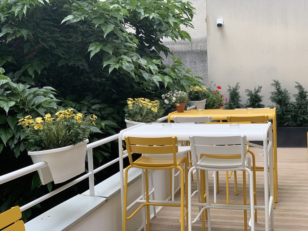 Holiday Inn Paris - Montmartre by IHG — Restaurant & bars in Paris, Ile-de-France