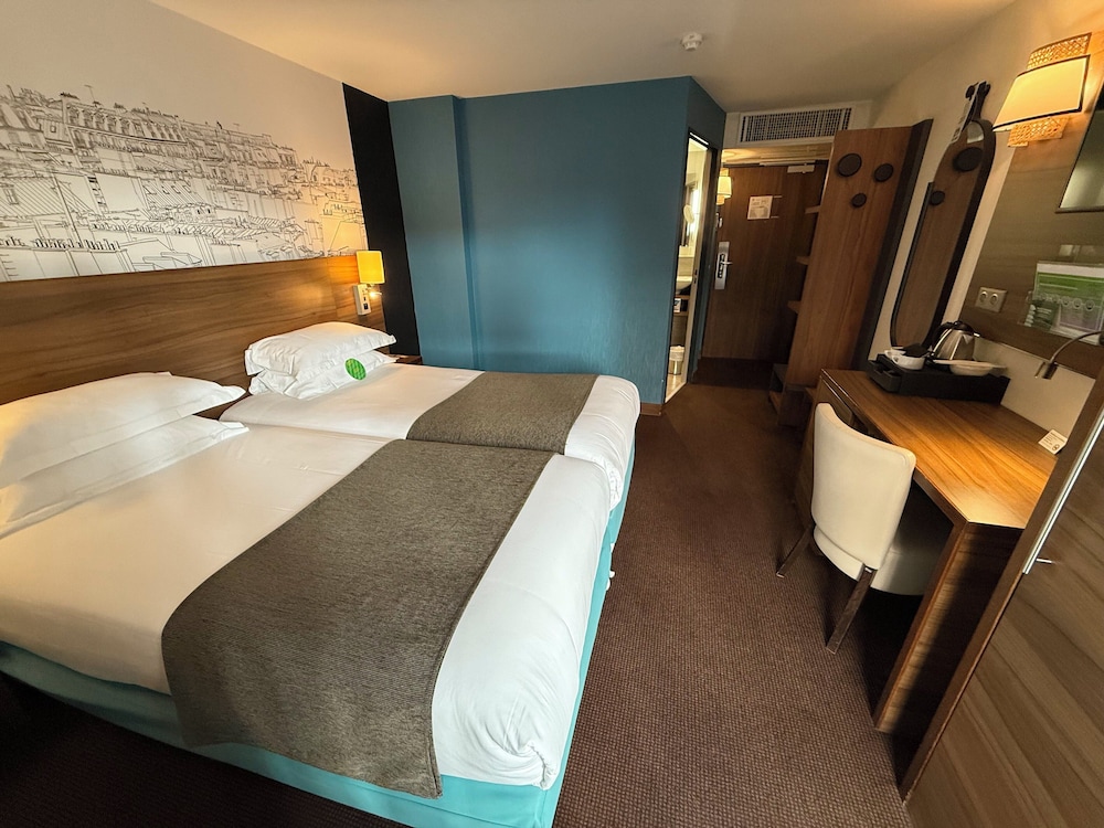 Holiday Inn Paris - Montmartre by IHG — Hotel rooms in Paris, Ile-de-France