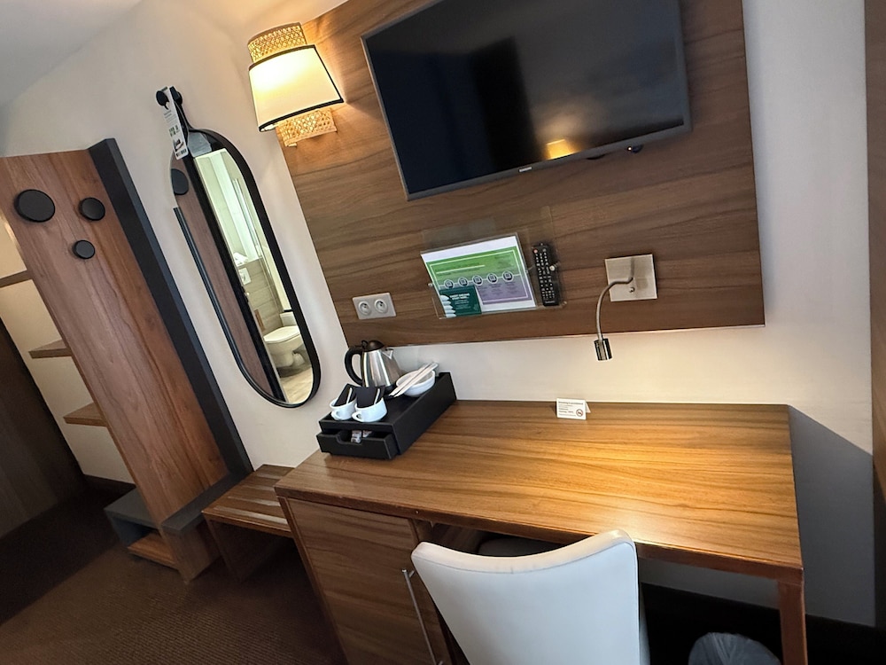 Holiday Inn Paris - Montmartre by IHG — Hotel rooms in Paris, Ile-de-France