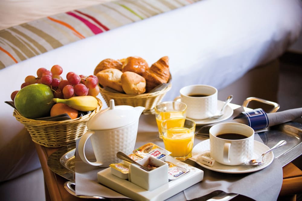 Holiday Inn Paris - Montmartre by IHG — Hotel rooms in Paris, Ile-de-France