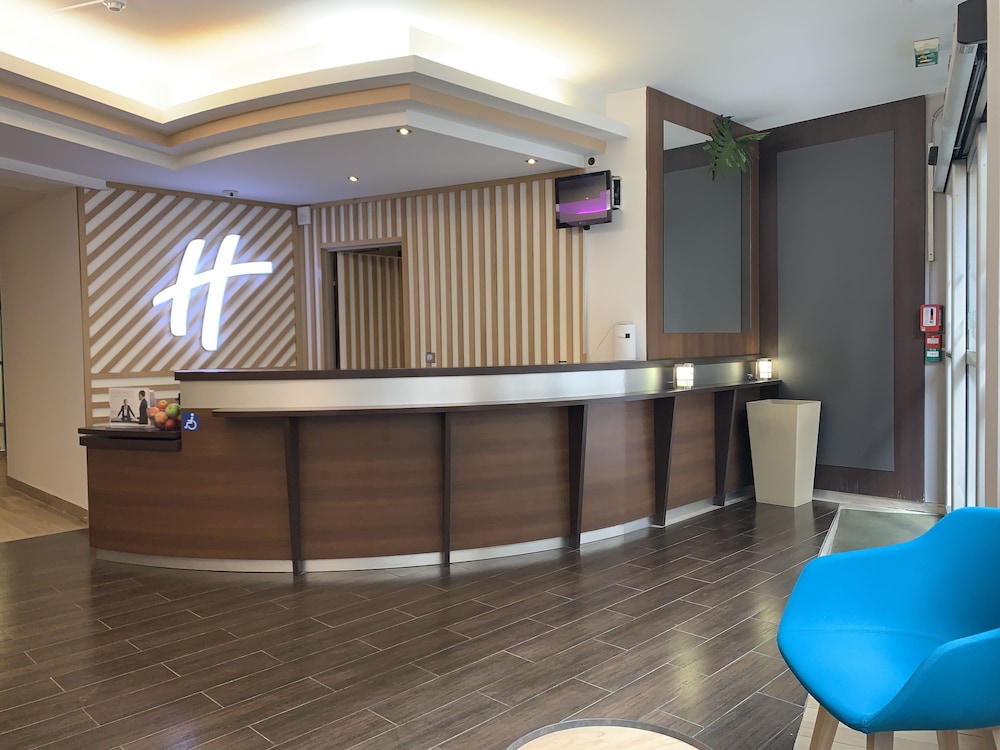 Holiday Inn Paris - Montmartre by IHG — Hotel building in Paris, Ile-de-France