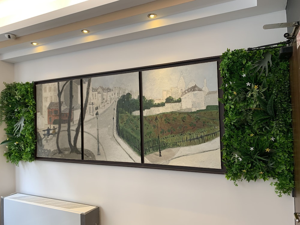 Holiday Inn Paris - Montmartre by IHG — Hotel building in Paris, Ile-de-France