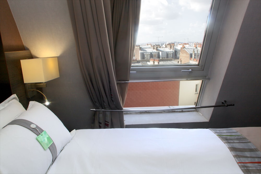 Holiday Inn Paris - Montmartre by IHG — Hotel rooms in Paris, Ile-de-France