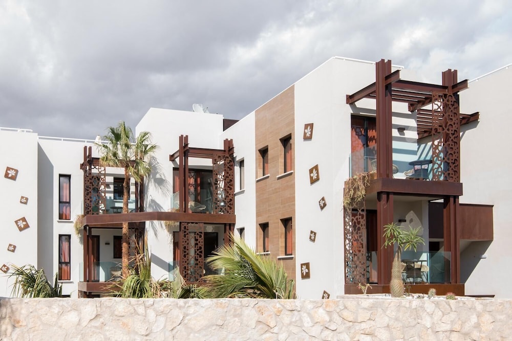 Alhambra Boutique — Hotel building in Playa del Ingles, Canary Islands