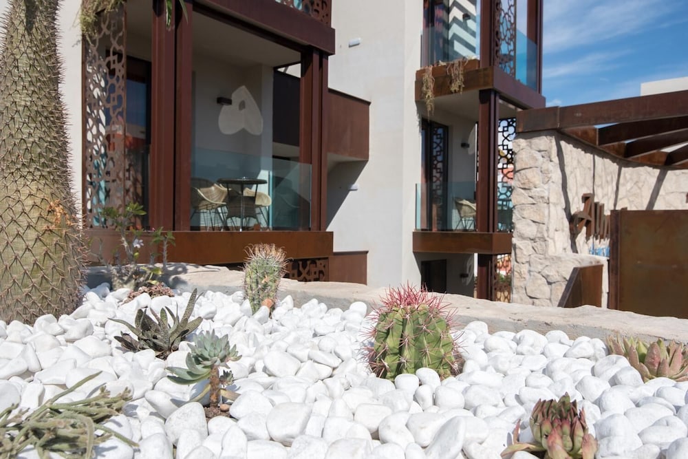 Alhambra Boutique — Hotel building in Playa del Ingles, Canary Islands