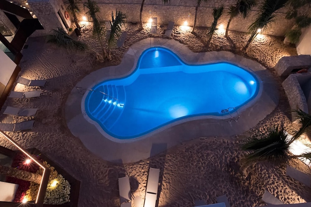 Alhambra Boutique — Swimming pool in Playa del Ingles, Canary Islands