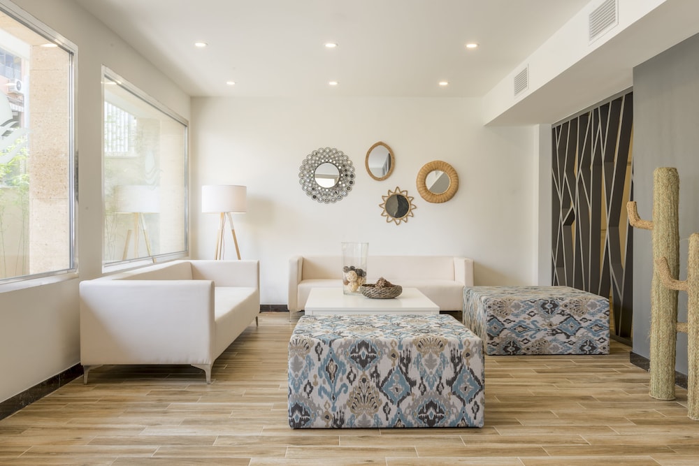 Hotel Amazonas — Hotel rooms in Playa de Palma, Balearic Islands