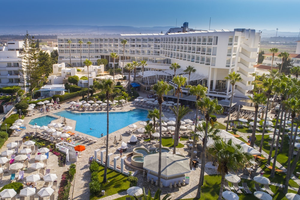 . Leonardo Plaza Cypria Maris Beach Hotel & Spa