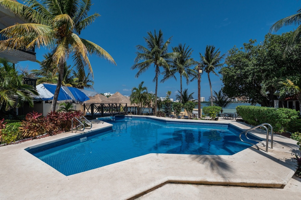 Hotel Imperial Laguna Faranda — Swimming pool in Cancun, Quintana Roo