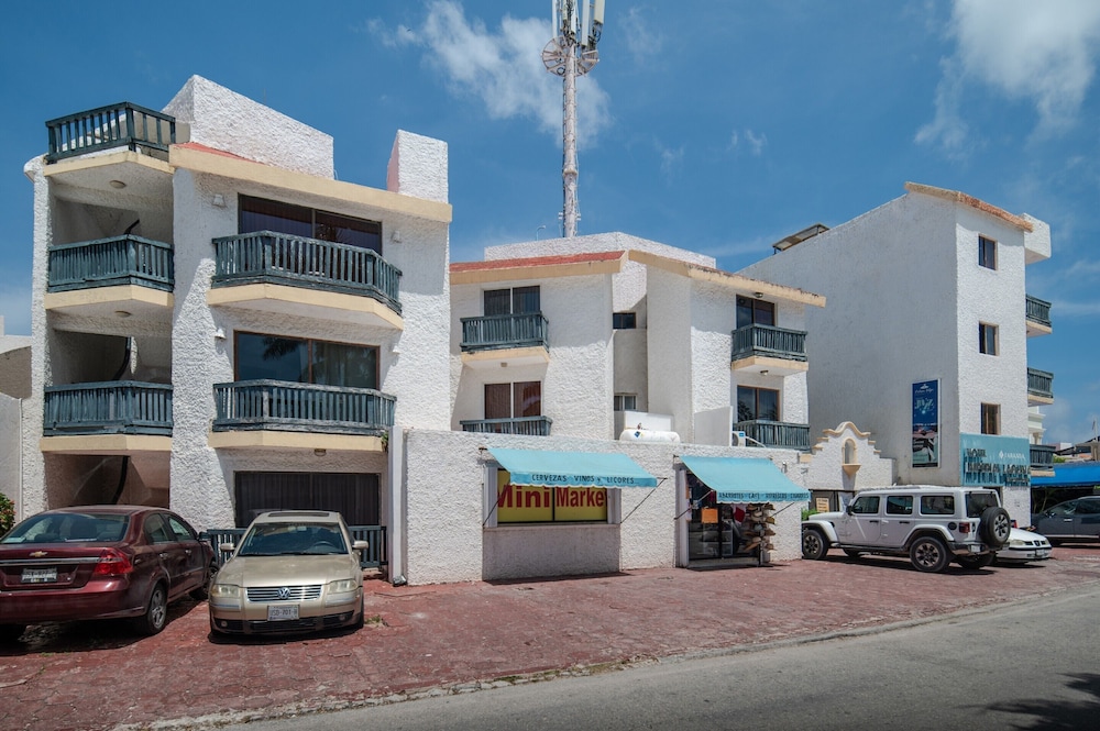 Hotel Imperial Laguna Faranda — Hotel building in Cancun, Quintana Roo