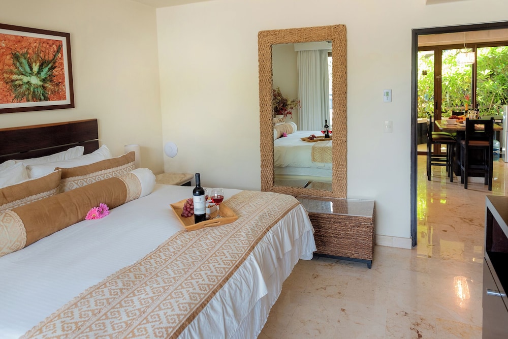 El Taj Oceanfront & Beachside Condo Hotel — Hotel rooms in Playa del Carmen, Quintana Roo