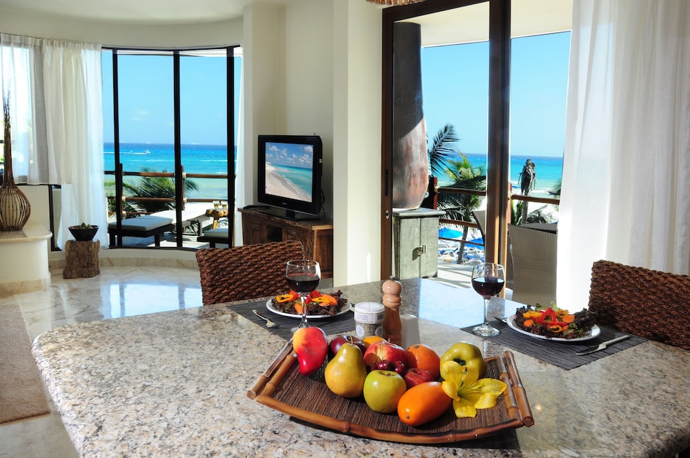 El Taj Oceanfront & Beachside Condo Hotel — Hotel rooms in Playa del Carmen, Quintana Roo