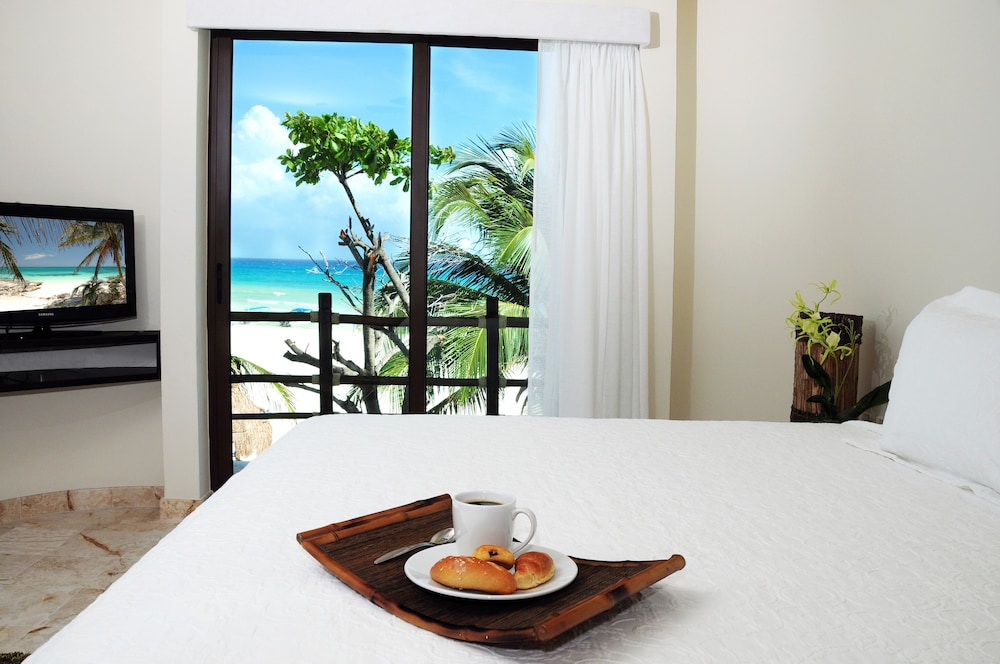 El Taj Oceanfront & Beachside Condo Hotel — Hotel rooms in Playa del Carmen, Quintana Roo