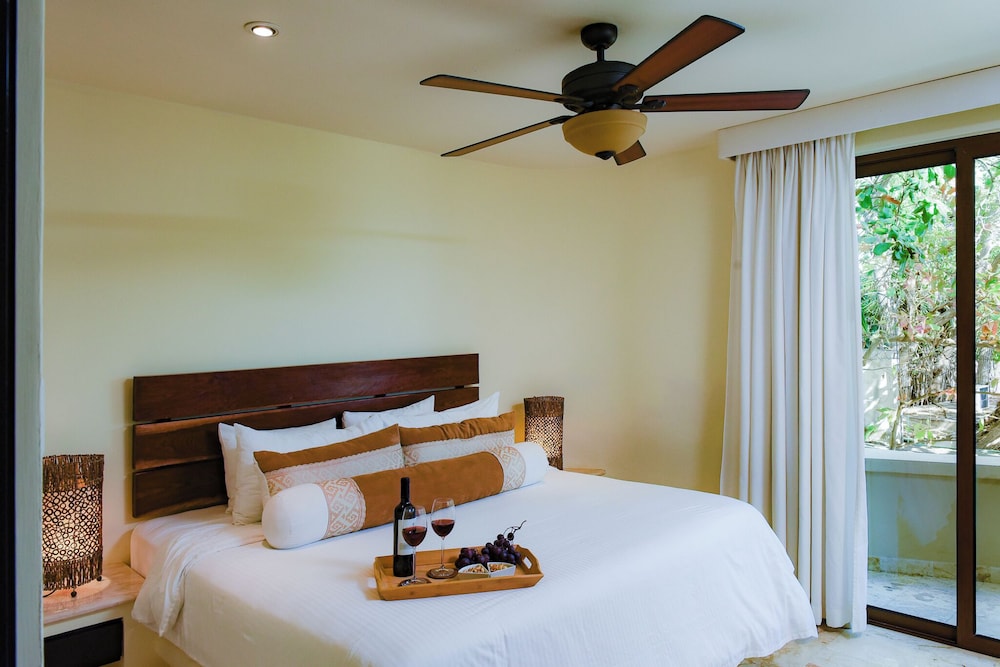 El Taj Oceanfront & Beachside Condo Hotel — Hotel rooms in Playa del Carmen, Quintana Roo