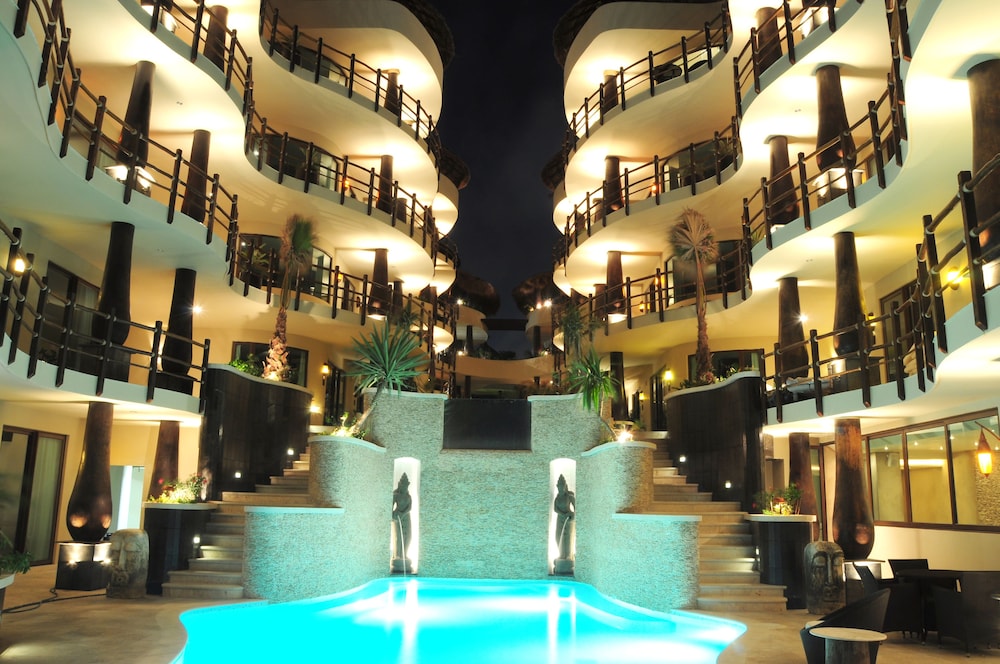El Taj Oceanfront & Beachside Condo Hotel — Hotel building in Playa del Carmen, Quintana Roo