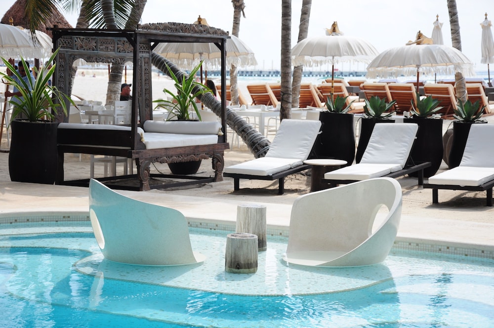 El Taj Oceanfront & Beachside Condo Hotel — Swimming pool in Playa del Carmen, Quintana Roo