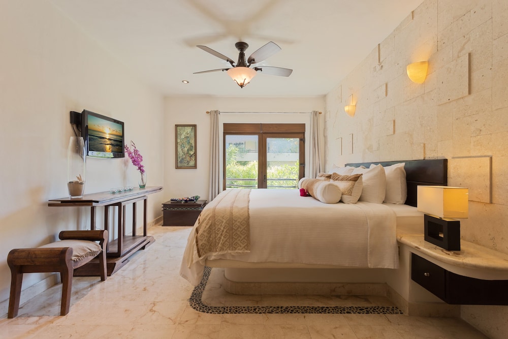 El Taj Oceanfront & Beachside Condo Hotel — Hotel rooms in Playa del Carmen, Quintana Roo