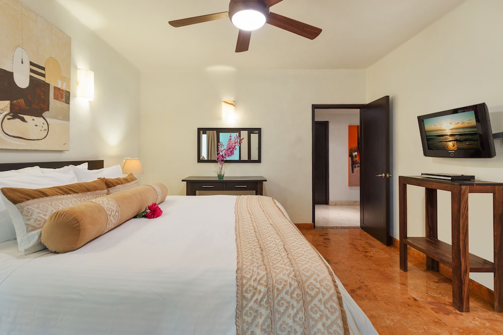 El Taj Oceanfront & Beachside Condo Hotel — Hotel rooms in Playa del Carmen, Quintana Roo