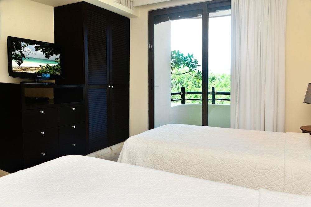 El Taj Oceanfront & Beachside Condo Hotel — Hotel rooms in Playa del Carmen, Quintana Roo