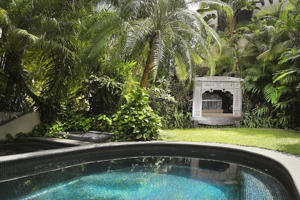 El Taj Oceanfront & Beachside Condo Hotel — Swimming pool in Playa del Carmen, Quintana Roo