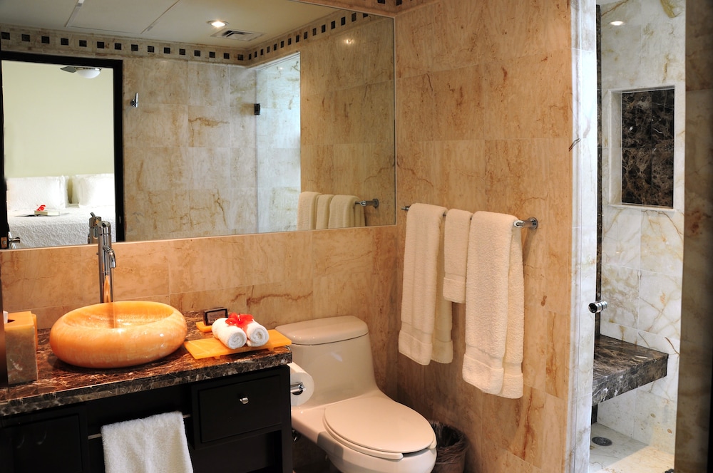 El Taj Oceanfront & Beachside Condo Hotel — Hotel rooms in Playa del Carmen, Quintana Roo