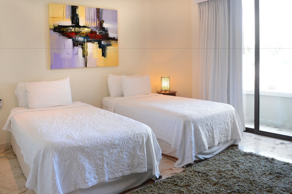 El Taj Oceanfront & Beachside Condo Hotel — Hotel rooms in Playa del Carmen, Quintana Roo