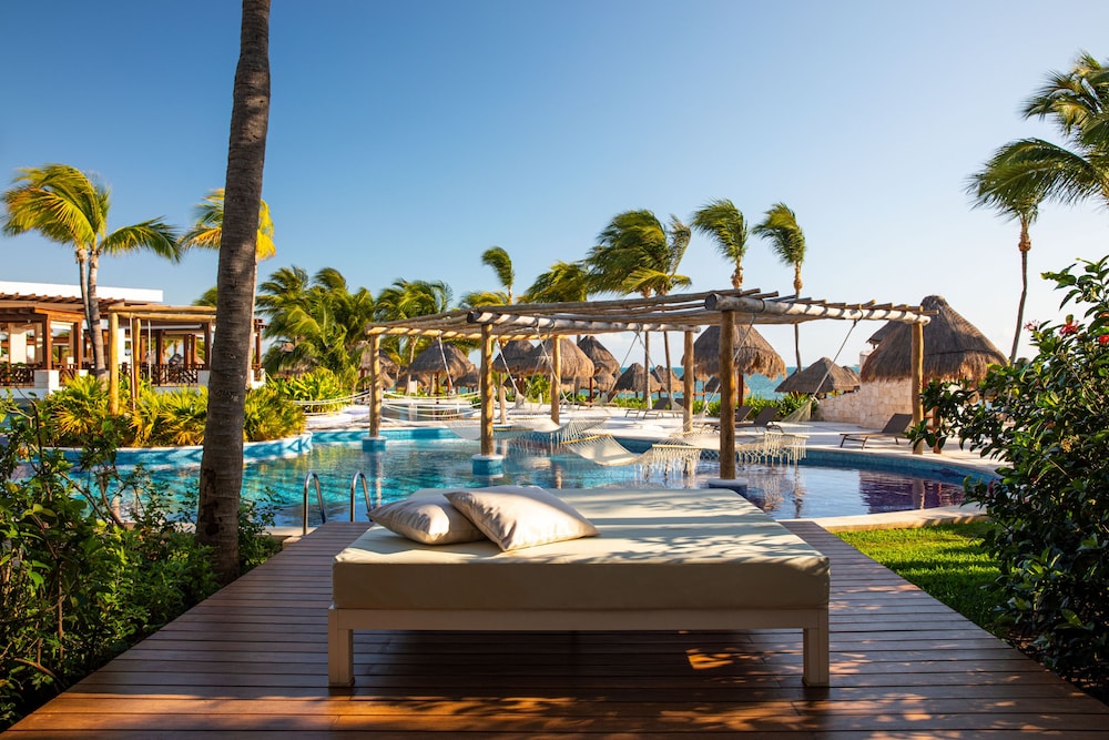 Excellence Playa Mujeres - Adults Only All Inclusive — Swimming pool in Playa Mujeres, Quintana Roo