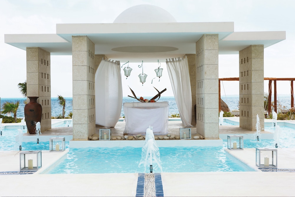Excellence Playa Mujeres - Adults Only All Inclusive — Swimming pool in Playa Mujeres, Quintana Roo