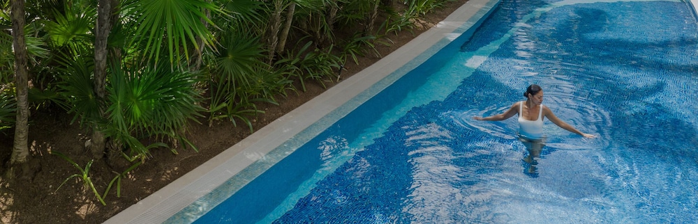 Excellence Playa Mujeres - Adults Only All Inclusive — Swimming pool in Playa Mujeres, Quintana Roo